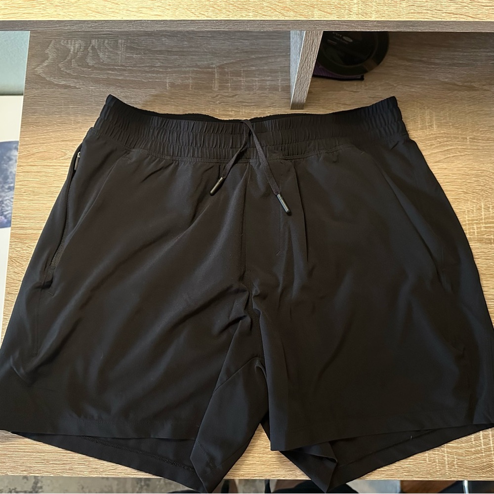 Lululemon Black Men’s Pace Breaker 4.5” Shorts